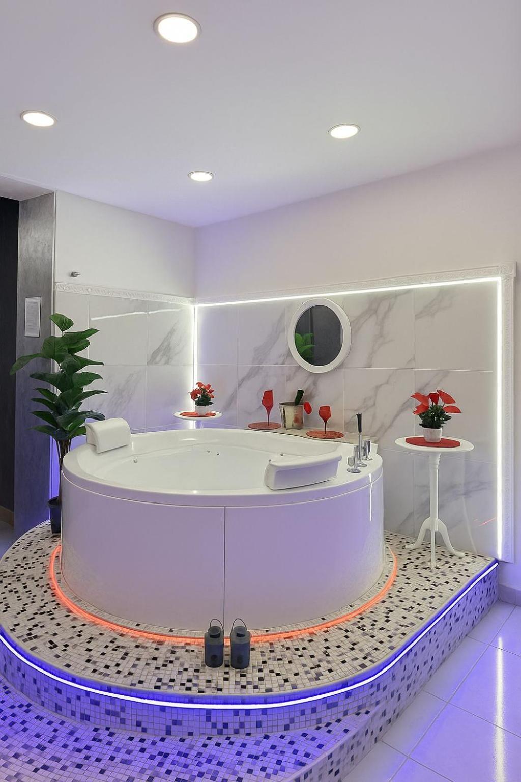 Luxury Jacuzzi 